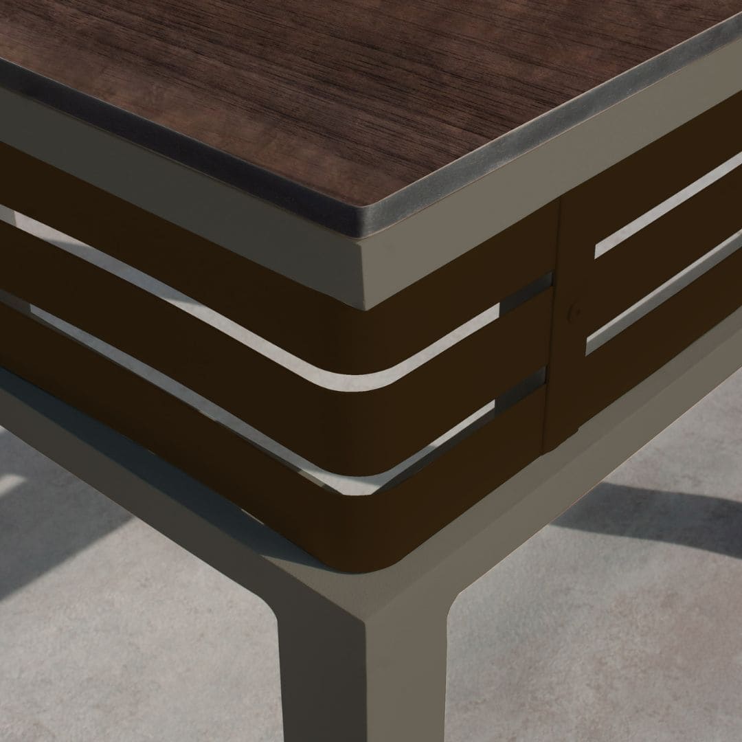 color aluminio marrón