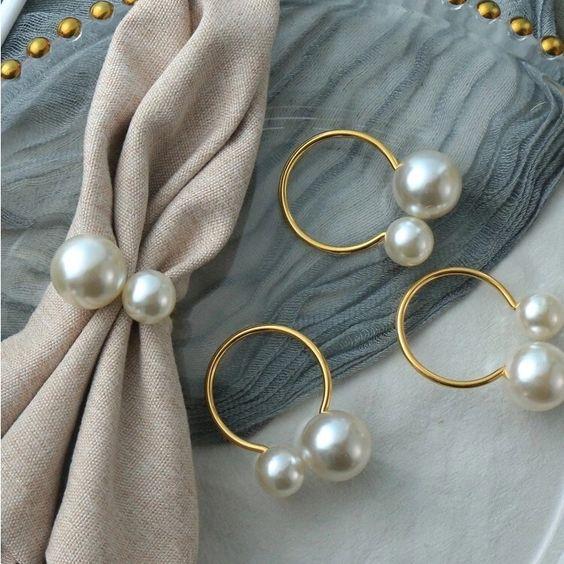 Servilleta con anillo de perlas