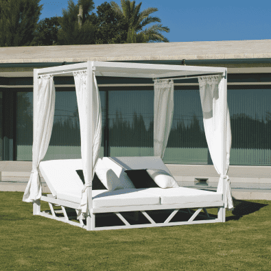 cama balinesa con cortinas-min