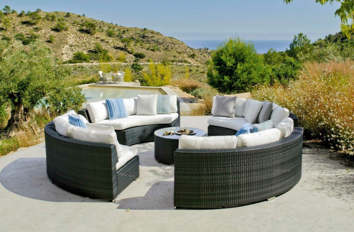 Cómo elegir el mejor color para los cojines de tus muebles de exterior